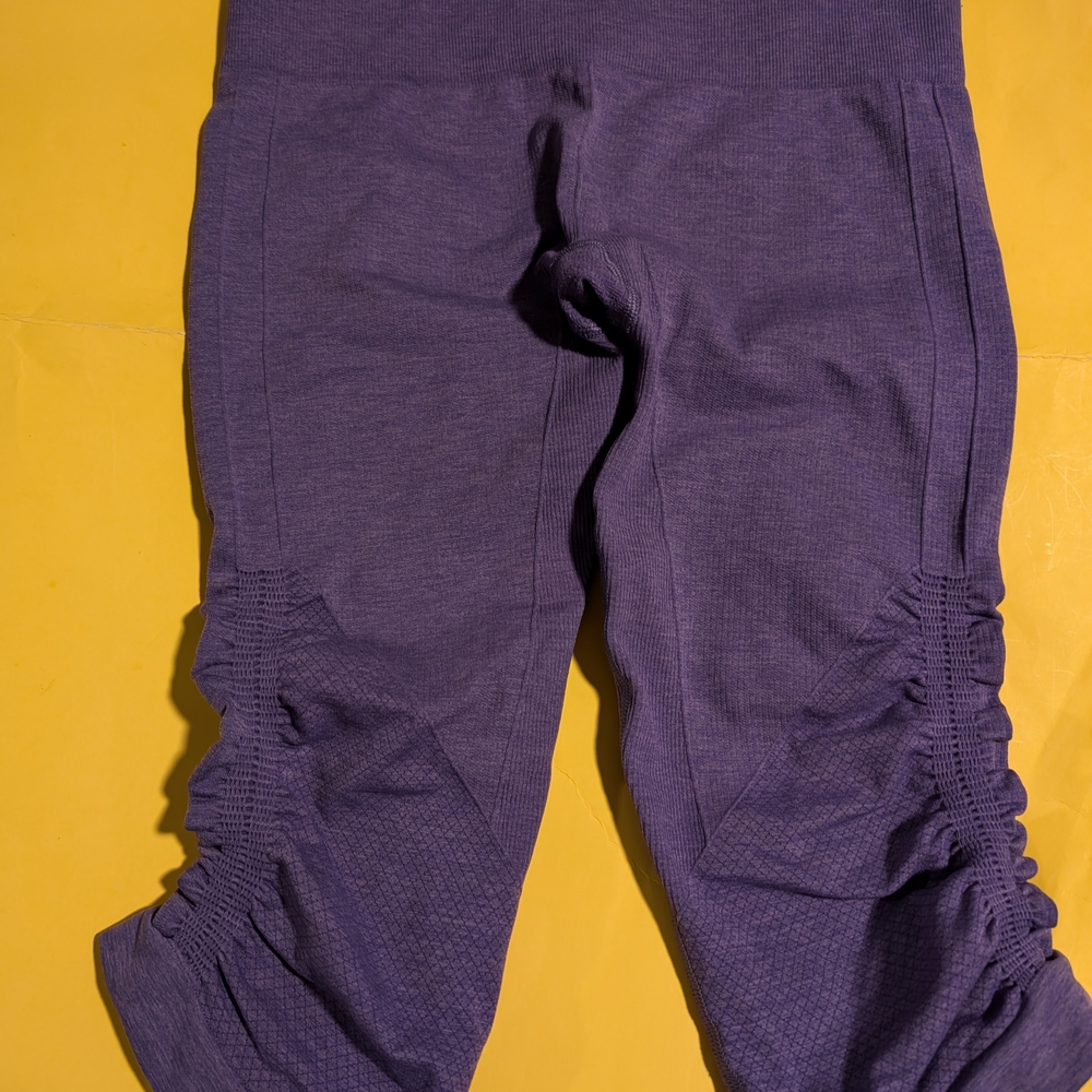Lululemon Purple Capri Leggings Size 6